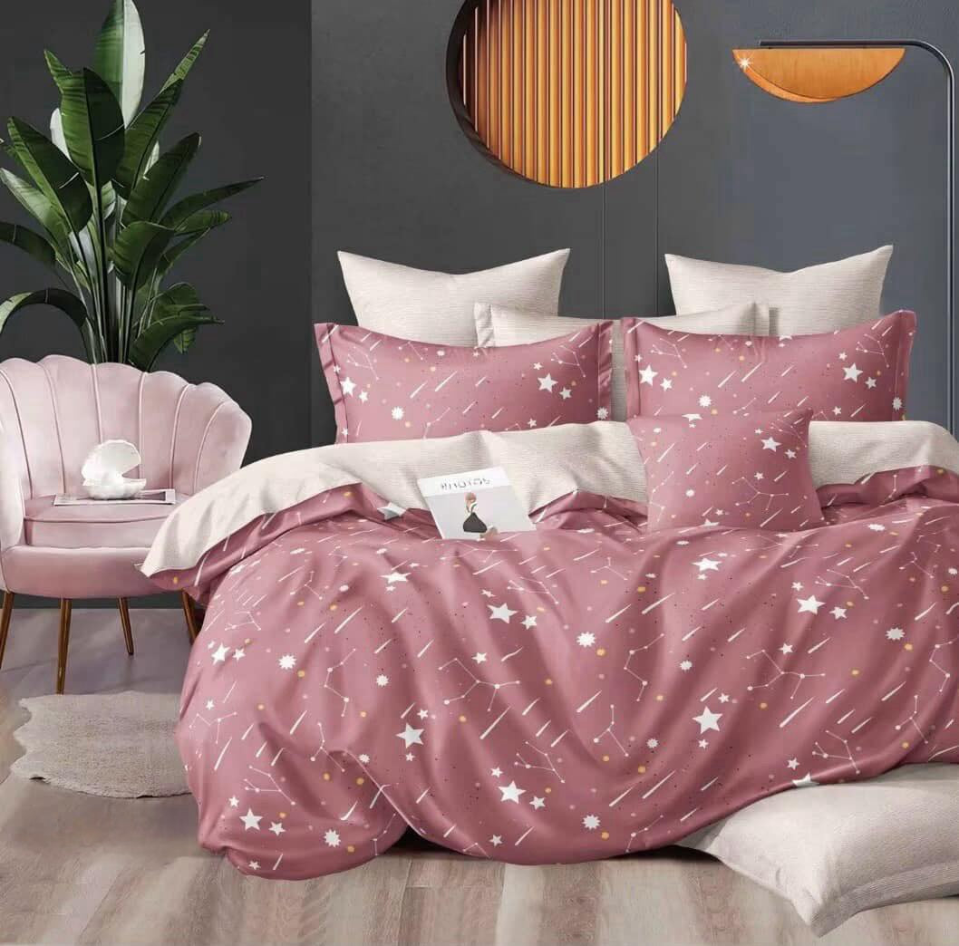 Višebojne pamučne posteljine. Sadrži: plahta 220x240 cm, navlaka za jorgan 200x220 cm, jastučnice 50x70 cm 2 komada.