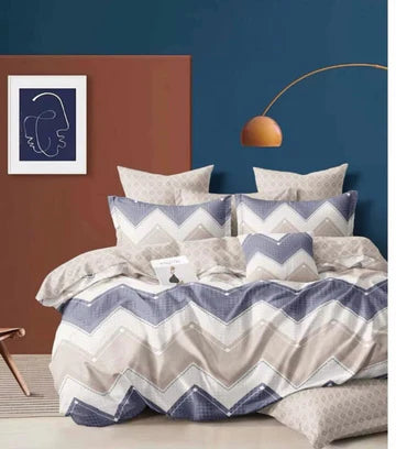 Jednokrevetna višebojna pamučna posteljine. Sadrži: plahta 150x220 cm, navlaka za jorgan 140x200 cm, jastučnica 50x70 cm